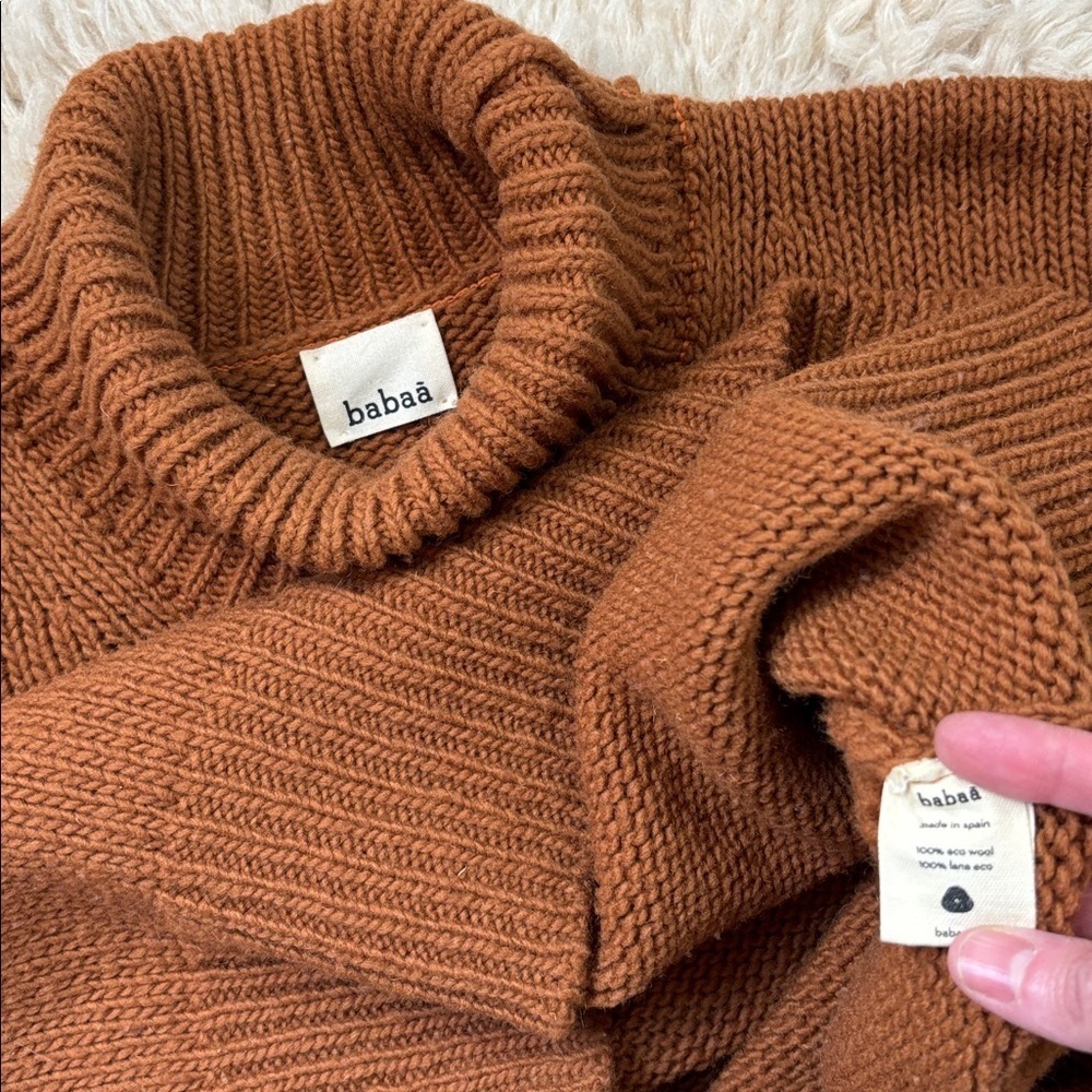 Babaa Turtleneck Sweater - Picture 11 of 17